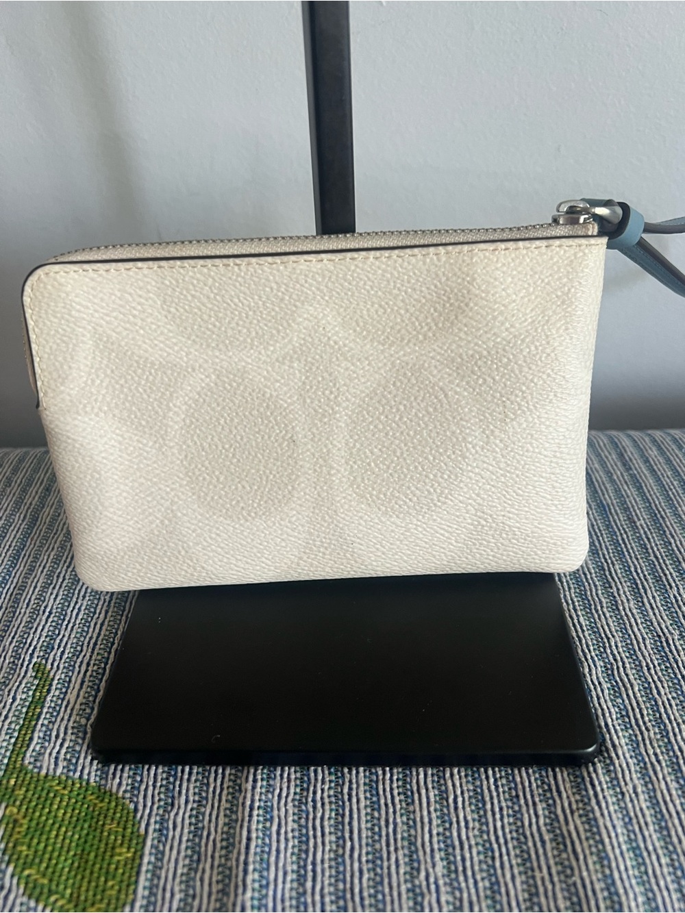 Coach New York Cream Wristlet with Blue Logo 2024 - Picture 3 of 9